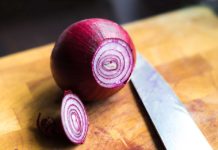 Schnell erklärt: Zwiebel richtig schneiden Zwiebel richtig schneiden - schnell erklärt
