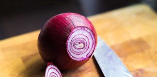 Schnell erklärt: Zwiebel richtig schneiden Zwiebel richtig schneiden - schnell erklärt