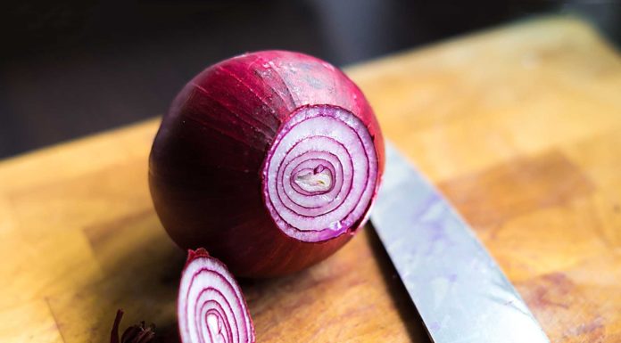 Schnell erklärt: Zwiebel richtig schneiden Zwiebel richtig schneiden - schnell erklärt
