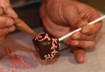 Spritztüten aus Papier falten und verwenden wie ein Konditor Spritztüten aus Papier zum Verzieren von Cake Pops