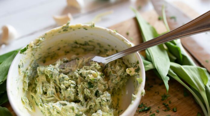 Grillgemüse mit Kräuterbutter Kräuterbutter zu Grillgemüse - AdobeStock_788642071
